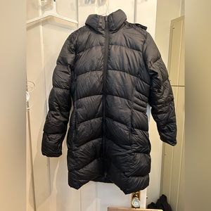 Women’s Mountain Hardwear down puffer long coat with  detachable fur hood